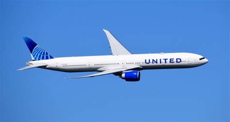 b77w flight status|N2749U .